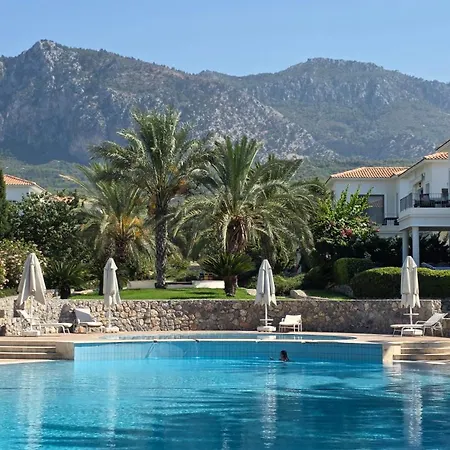 Kyrenia Mountains & Pool Oasis Close To The Merit Casino & Apartman