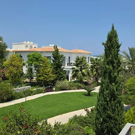 Kyrenia Mountains & Pool Oasis Close To The Merit Casino & Apartman