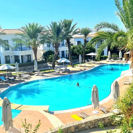 Kyrenia Mountains & Pool Oasis Close To The Merit Casino & Apartman Alevga