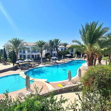 Kyrenia Mountains & Pool Oasis Close To The Merit Casino & Apartman *