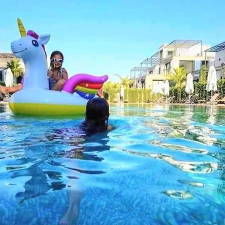 Kyrenia Mountains & Pool Oasis Close To The Merit Casino & Apartman