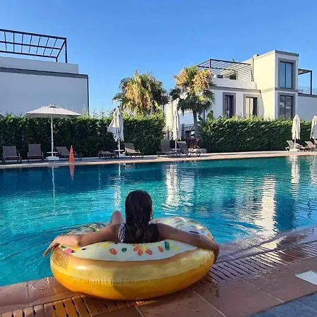 Kyrenia Mountains & Pool Oasis Close To The Merit Casino & Apartman Alevga