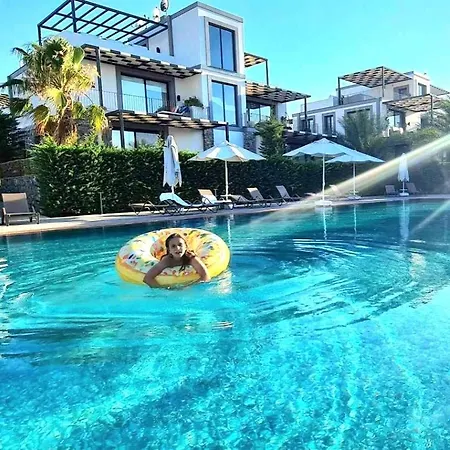 Kyrenia Mountains & Pool Oasis Close To The Merit Casino & Apartman Alevga