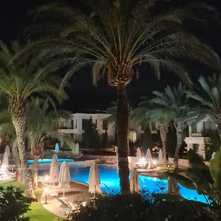 Kyrenia Mountains & Pool Oasis Close To The Merit Casino & Apartman