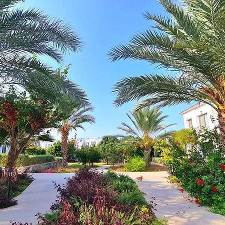 Kyrenia Mountains & Pool Oasis Close To The Merit Casino & Apartman *
