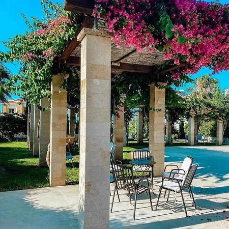 Kyrenia Mountains & Pool Oasis Close To The Merit Casino & Apartman