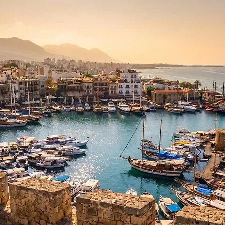 Kyrenia Mountains & Pool Oasis Close To The Merit Casino & Apartman