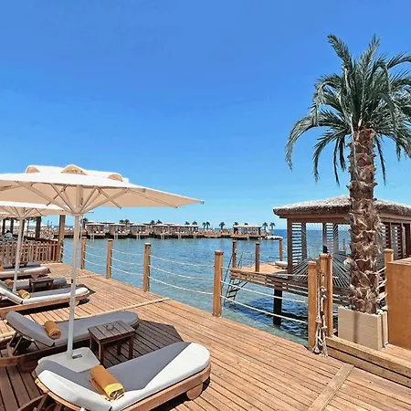 Kyrenia Mountains & Pool Oasis Close To The Merit Casino & Apartman